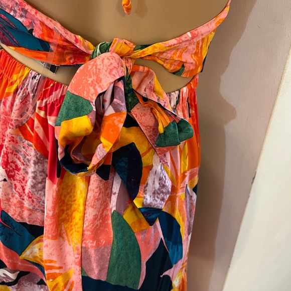 New dress absolutely beautiful size Small - Picture 5 of 10